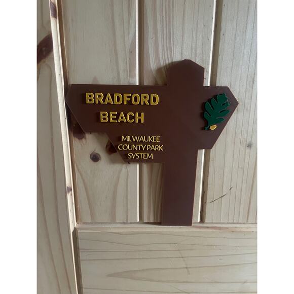 Bradford Beach Milwaukee Wisconsin Sign - Picture 1 of 2